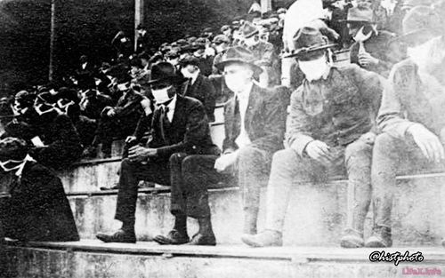 La un meci de fotbal din timpul pandemiei de gripă spaniolă, 1918.