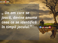 Un om care se joacă... se identifică